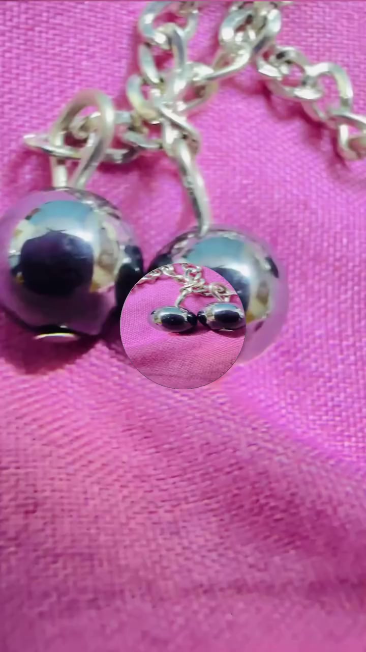 ✨ سبحة الهيماتيت (الحديد الصيني) ✨
قطعة مميزة تجمع بين الأناقة والطاقة الإيجابية 💫

🔹 مصنوعة من حجر الهيماتيت (Hematite) المعروف بقوته وجمال لونه المعدني اللامع
🔹 عدد الحبات: 101 حبة – مثالية للذكر والتأمل 🙏

💎 فوائد حجر الهيماتيت:
▪️ يساعد على التوازن النفسي والهدوء
▪️ يعزز التركيز وصفاء الذهن
▪️ يمنح طاقة إيجابية ويطرد السلبية
▪️ يُعتقد أنه يساعد على تقوية الثقة بالنفس والشعور بالقوة
🩵 ️ يعزز تدفق الدم والأوكسجين
▪️ قد يساهم في دعم حالات مثل فقر الدم

▪️ يُسمى “حجر” لكنه فعلياً معدن طبيعي يُستخرج من الأرض ويُصنف شبه كريم لجماله وقساوته
▪️ اسم “هيماتيت” أصله يوناني ويعني “حجر الدم” لأن مسحوقه يميل للون الأحمر
▪️ يُعرف بقدرته على امتصاص الطاقة السلبية وتقليل التوتر

💰 السعر: 15 ألف دينار فقط

🚚 التوصيل:
داخل بغداد 5 آلاف دينار
ومتوفر توصيل إلى جميع المحافظات 📦

📩 للحجز والاستفسار خاص

#سبحة #سبح #هيماتيت #حجر_الهيماتيت #طاقة_ايجابية #هدوء #توازن #اكسسوارات #رجالي #نسائي #سبحة_101 #سبح_فخمة #متجر_احجار #شغل_يدوي #بغداد #العراق #توصيل #بيع #احجار_كريم


**إذا كنت صاحب هذا الإعلان وتريد حذفه لأي سبب، رجاءا أرسل رسالة إلى الدعم الفني**