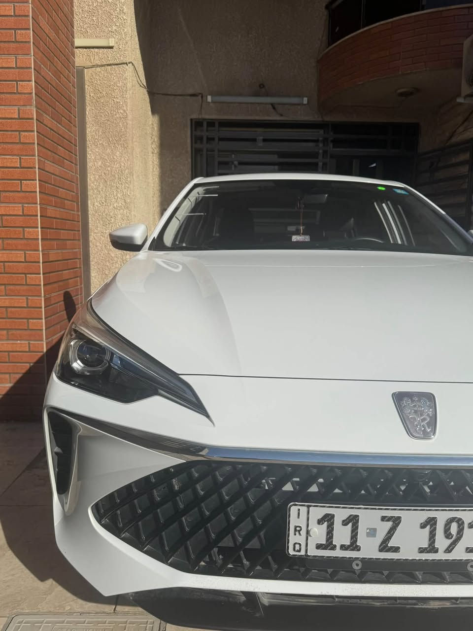 MG roewe  ، موديل 2024 
فول مواصفات 
فتحة 
بصمة 
تحكم ستيرن 
سايد بريك كهربائي  
نظام اتوهولد 
قطعتين تبريد 
كاميرا  ، رادار  امامي وخلفي 
لايتات امامي زنون   
شاشة لمس تدعم كار بلي + Screen Mirroring 
كشنات جلد  
محرك 1500 
اقتصادية بشكل  
السيارة بحالة الوكالة نظيفة جداً
ماشية ١١٩ كيلو متر 
رقم بغداد -  بأسمي تحويل ثاني يوم 
 السعر / 105$ ورقة وبيها مجال 
مكان السيارة بغداد ، رقم التليفون ***********

