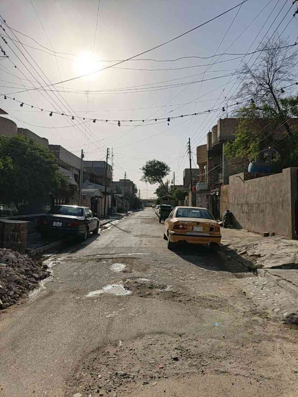 السلام عليكم بيت البيع مساحته 120متر شطر واجهة 6ونص يحتوي على بناء طابق ونص بيت حلو مرتب شارع الضغط فرع أبو قيس بل ركن محطة مي البركه قريب على سريع علوه مي كهرباء تبليط منطقة سكنية حلوه بيت رقم هاتف ***********بي واتساب
