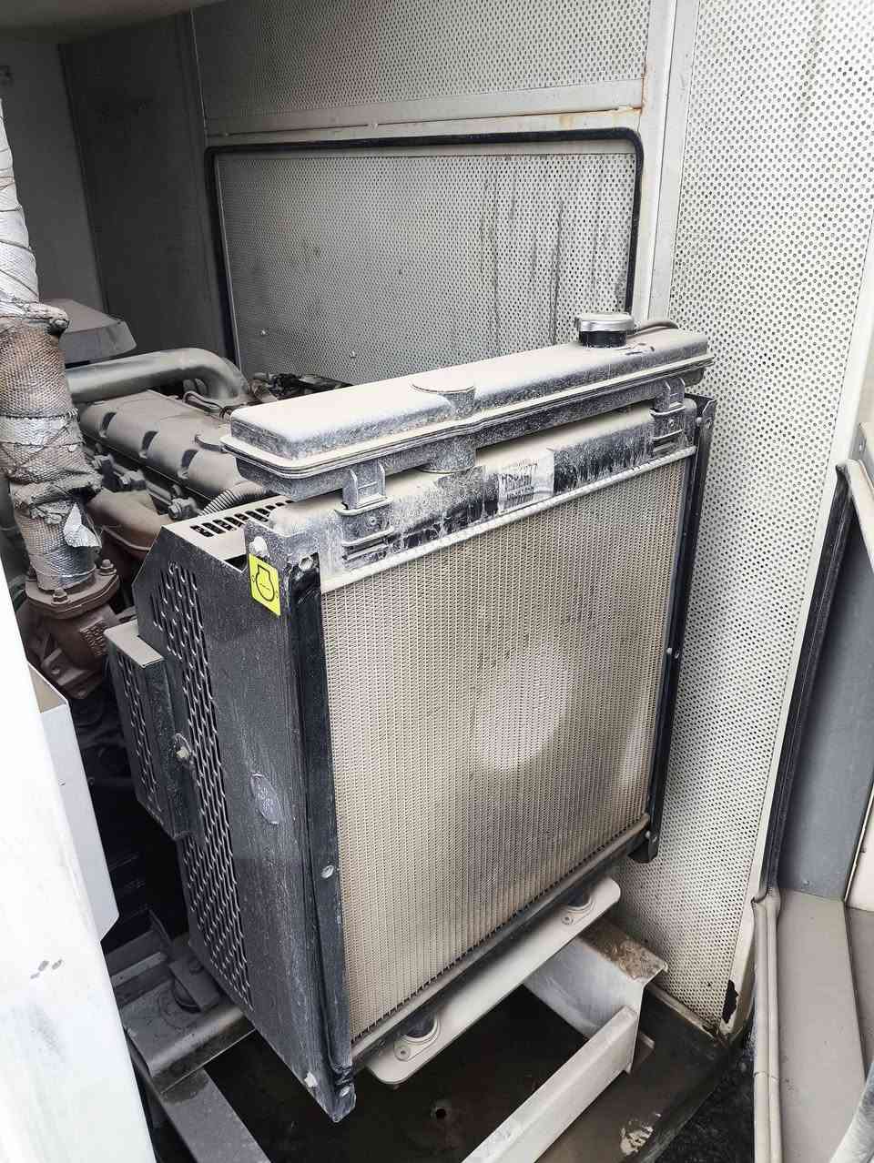 مولد بيركنز انكليزي 4 سلندر سوبر كاتم جبيلي اخوان توليد لوري سومر فرنسي 80KVA شاشة DSE بريطانية المولد بلادي ساعات العمل 2400 ساعة فقط وضع الشركــة شرط الشغل وشرط الفحـص العنوان اربيل للأستفسار *********** يوجد توصيل لكافة المحافظات وبضمان 🚚
