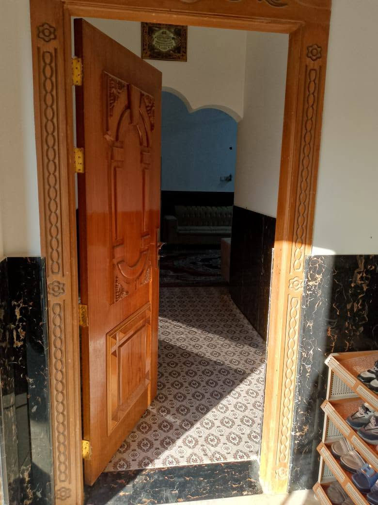 بيت زراعي الزبير شارع المكصب موقع جيد قريب على الشارع العام سنتر الروان  المساحه. 520م بناء حديث خريطه هندسيه. البناء درجه بكل مواده لانشائيه السعر  85مع المجال مكتب عقارات الياسري شارع المكصب ***********
