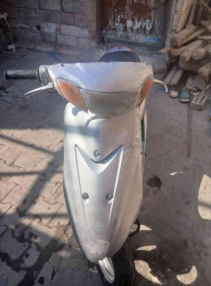 السلام عليكم ورحمة الله وبركاته دراجه للبيع السعر 170 وبيهه مجال عصفوريه هسه شادلها بوشه اصليه وهاي كدام عينكم الكفرات نص عمر وهذا رقمي *********** وبخدمة الشراي مكاني مدينة الصدر
