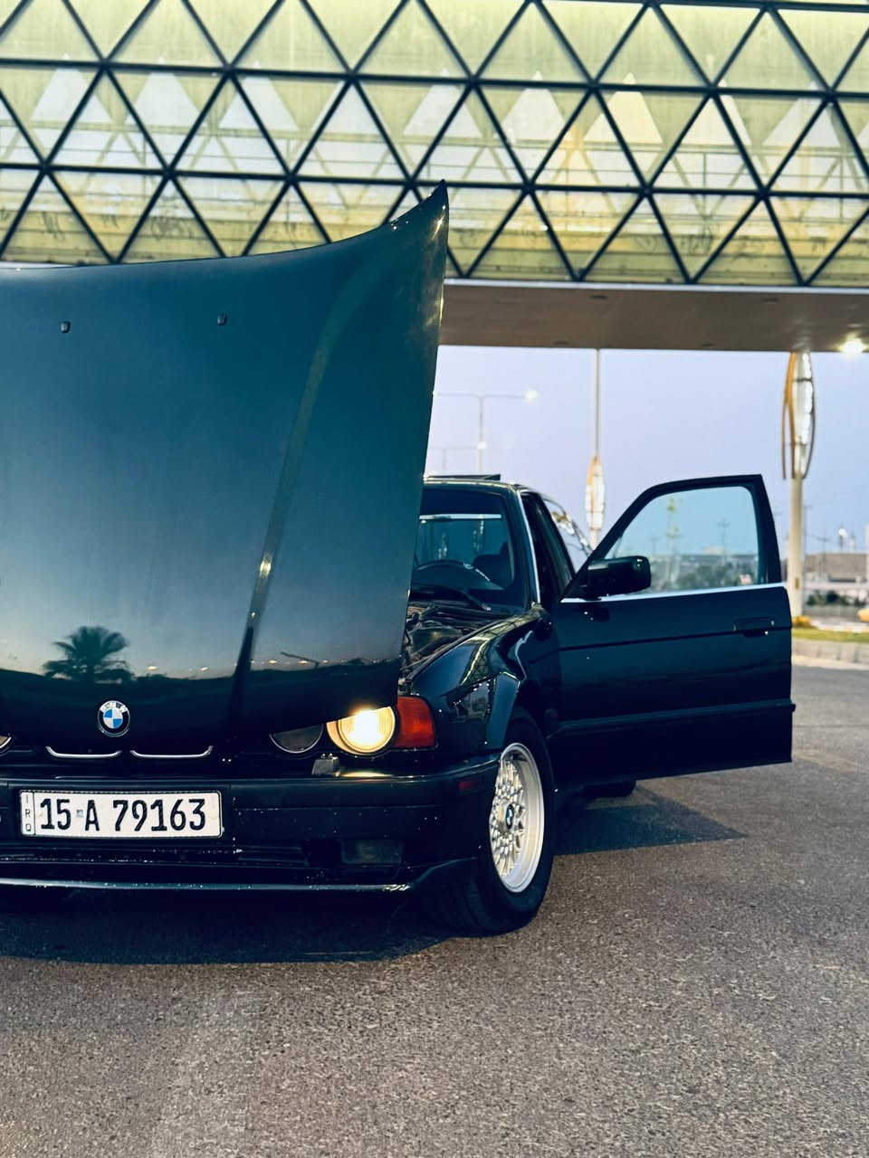 السلام عليكم
بي ام 525 لون زيتوني انبار)
مسكر فانوس 
فتحه سقف
كشانة جلد 
دبل ايرباك 
ارضية جلد
كهربائيات كاملة من كلشي 
جام اوتو 
مصبوغة عام جمالية مابيها لا معجون ولا خياس 
السياره جاهزة من تبريد تدفئة كهربائيات
الكير خير من الله 
السياره بيها صوت بالمكينه خفيف كلش
السياره بأسمي تحويل ثاني يوم رقم انكليزي 
مكان السياره الفلوجه
***********
السعر (68$) وبيا مجال
