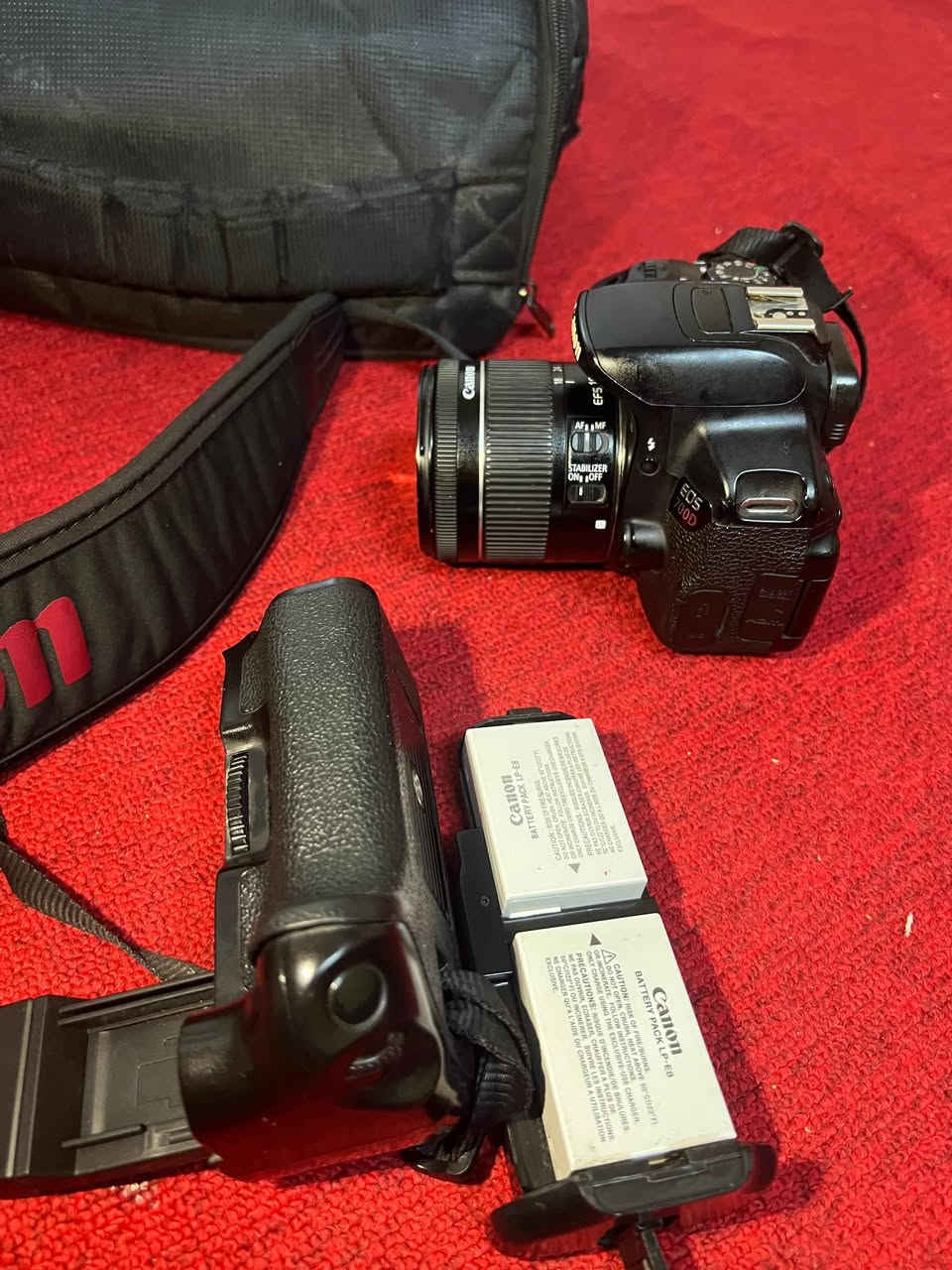 متوفر
Canon D700
كاميرا بحالة ممتازة وتعمل بكفاءة عالية، مناسبة للتصوير الاحترافي والهواة.
📦 الملحقات:
گرب دبل
بطاريتين أصليات
الشاحنة الأصلية
عدسة 18-55
حامل كتف
جنطة وتر بروف مقسّمة

للاستفسار خاص او واتساب *********** البصرة, العراق
