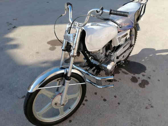 للبيع دراجه سيفون محرك خير من الله وراق كامله سعره 250 وبيه مجال الطيبين بكان ديالى كنعان رقمي ***********
