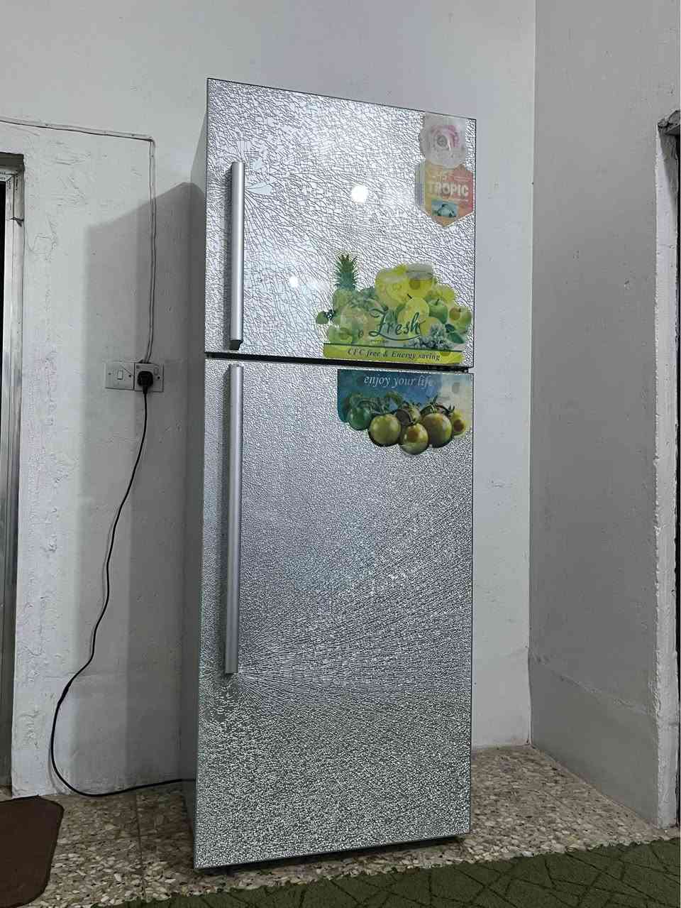 ثلاجه كبيره الحجم جدا منقشه نضيفه جدا تجميد فول على الفحص سعرها 250 وبيه مجال المكان نهايه الشعله منطقه الدهله *********** بغداد, العراق
