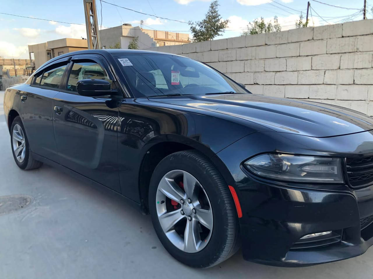 السلام عليكم  
جارجر 2016  SXT
رقم  اربيل سنويه  لحد 28  
موصفات  عاديه 
شاشه جبيره 
كشنات  جلد 
بصمه 
ويل بلادي 18 
السياره  داخله  كلين  حاليا بيه  التكمه  من جه السايق شبرين صبغ  بسبب قفل الباب
وبيه 3 سانتيم  تعديل بارد جاملغ  خلفي
سياره جاهزه من كلشي بدون نواقص 
مكاني كركوك  
السعر 193 بيه مجال 
*********** كركوك, العراق
