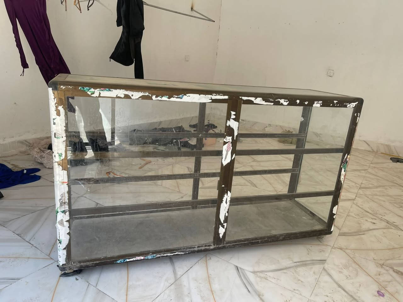 إسلام عليكم عندي رف وجام خانه للبيع ***********
