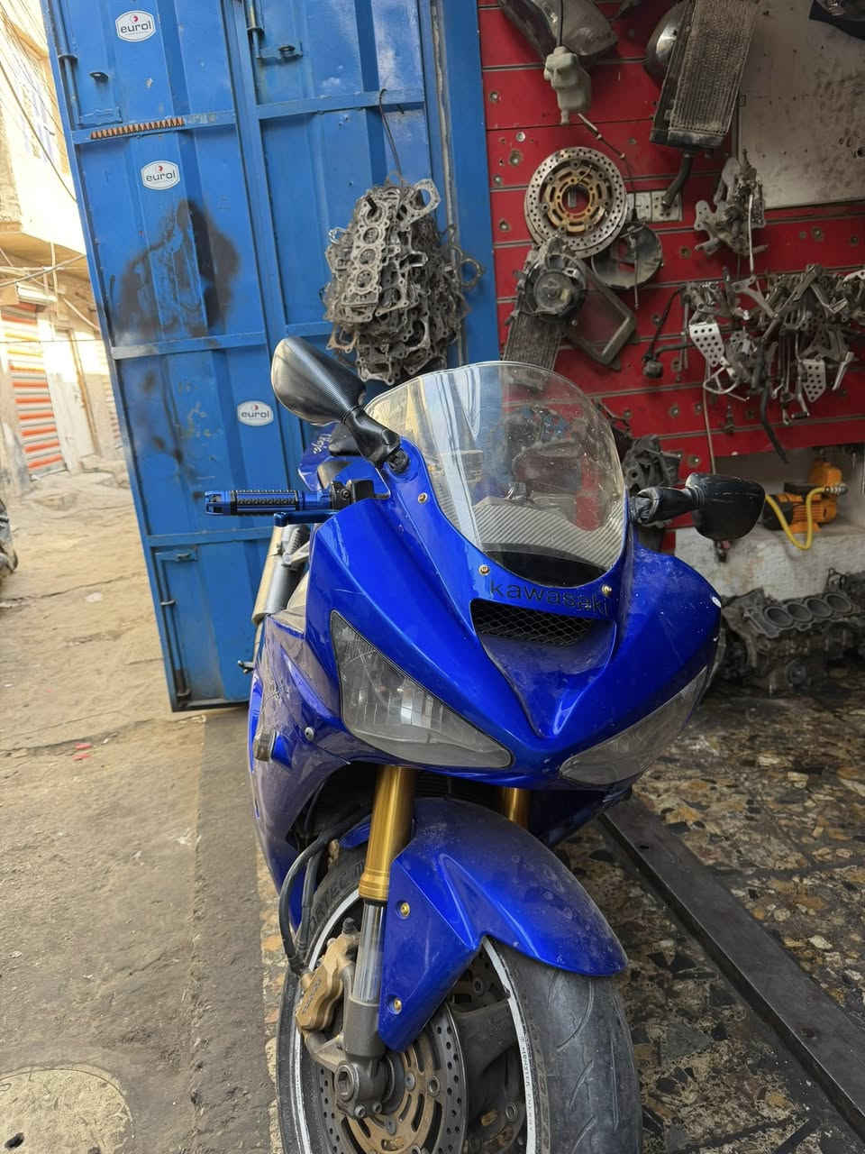 ياالله السلام عليكم عندي كاوسكي 2004 636 الدراجه جديده بيه مشكله بل كور السعر 14 ورقه خاص ماجاوب الاستفسار اتصل عل رقم ***********
