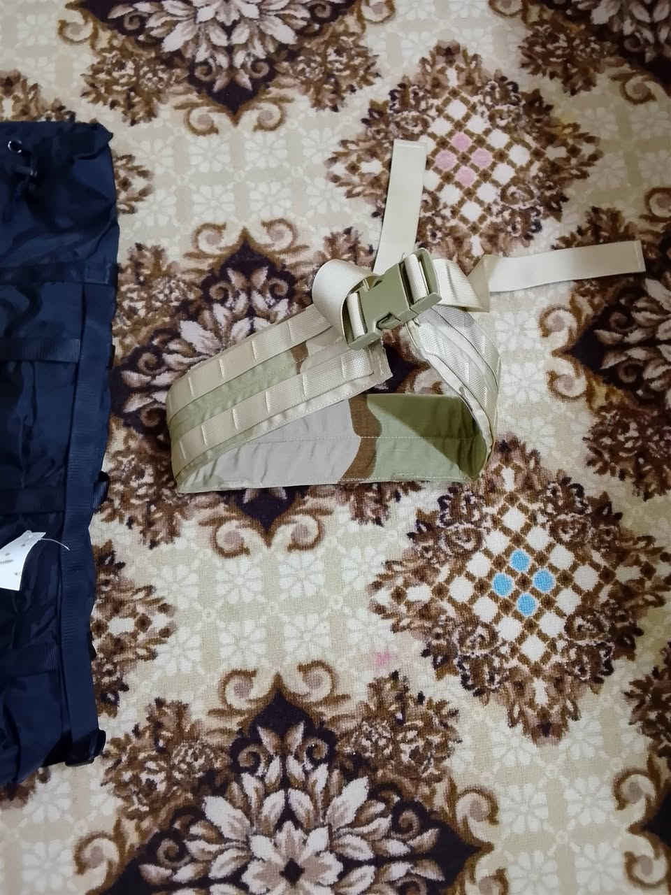 بده سوده امريكيه جديده سعره 50قفل والثانيه هم جديده مال عمل سعره20 جنطه امريكيه غير مستعمله سعره15 حزام أمريكي وجنطه مال كامره سعرهم 20الشرايه يتصل مكاني النجف الاشرف ***********
