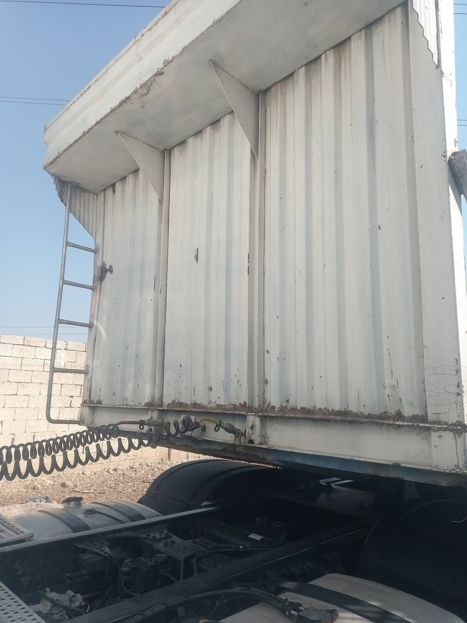 عربانه للبيع تخم تاير جاهزة مكان العماره ١٢ ونص ***********
