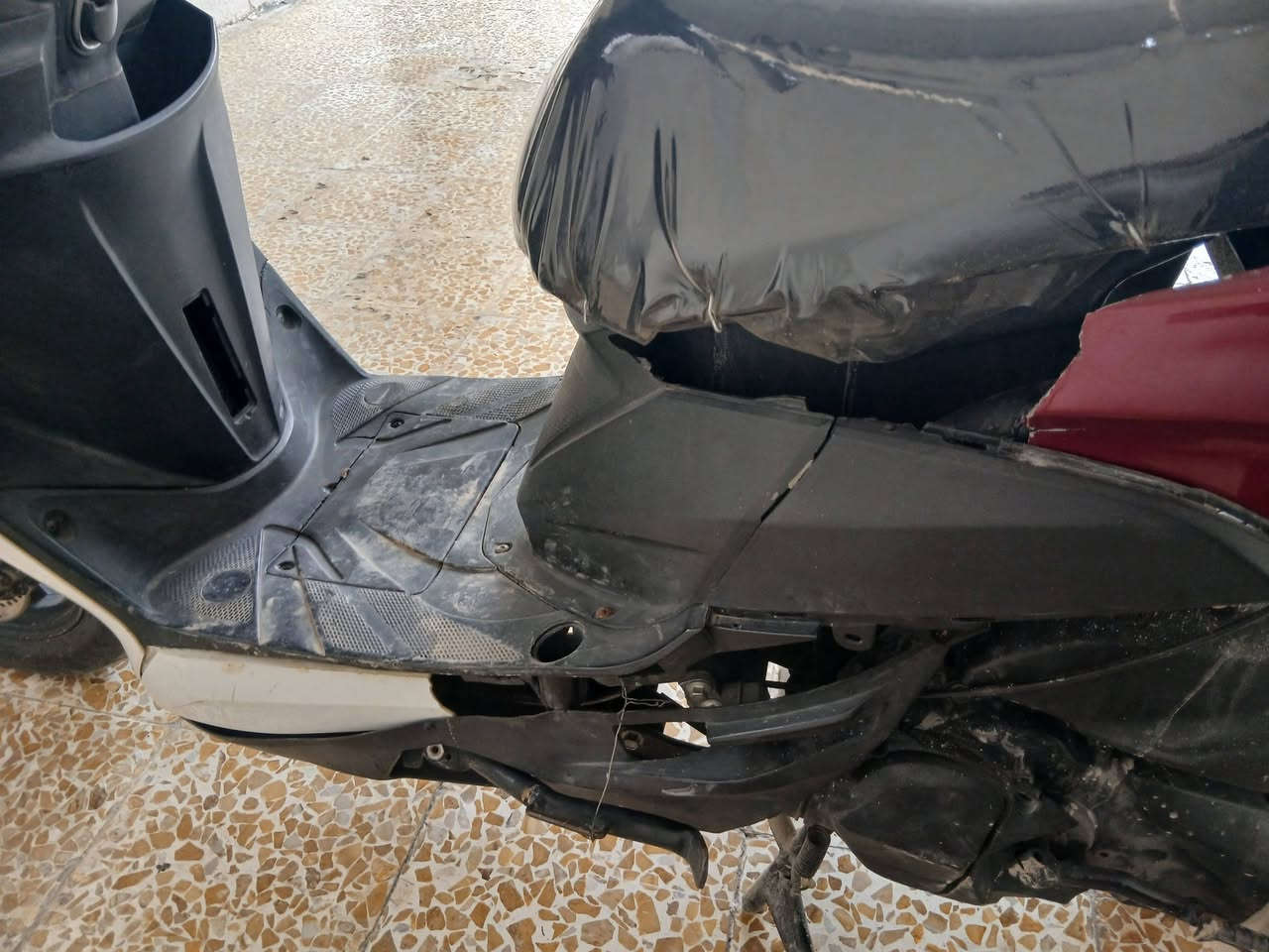 Kurdi عربي 
Kurdi: max fs 2021 yabani 🇯🇵
xeraye 120 
makina nakrawatawa. 
Kabrita w shuta y nweya
Makinaka zor paka 
slf w hndri esh dakat. 
Gech electronya
S3r 300 w m3amala 
***********
عربي: دراجة اف اس ياباني 🇯🇵موديل ٢٠٢١
 سرعة ١٢٠
 مكينة غيرمفتوحة
. كابريتر وشوتة جديدات 
 .مكينة كلش نضيفة ونشطة 
سلف و هندر شغال. 
عداد إلكتروني 
السعر ٣٠٠  و بي مجال
   ***********
