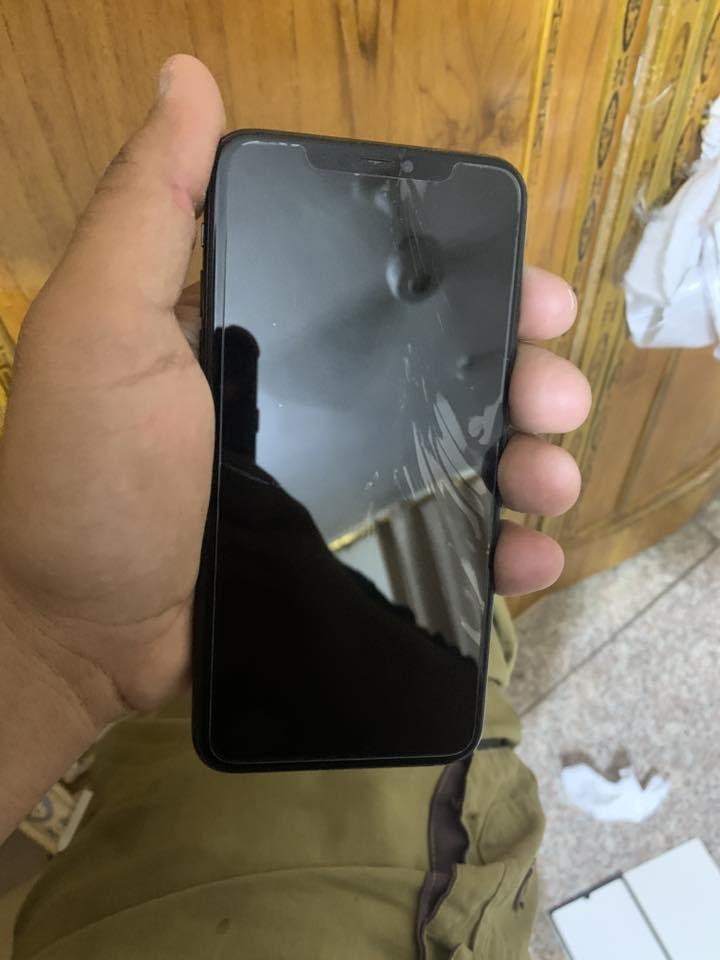 للبيع 11 برو ماكس مبدل شاشة فقط وكع ونفطت وضهر هم نفطر فلاش وكف لو شريط فلت لباقي مكفول ذاكرة 265 بطارية 76 
السعر 160 قفل شراي يخابر ***********
