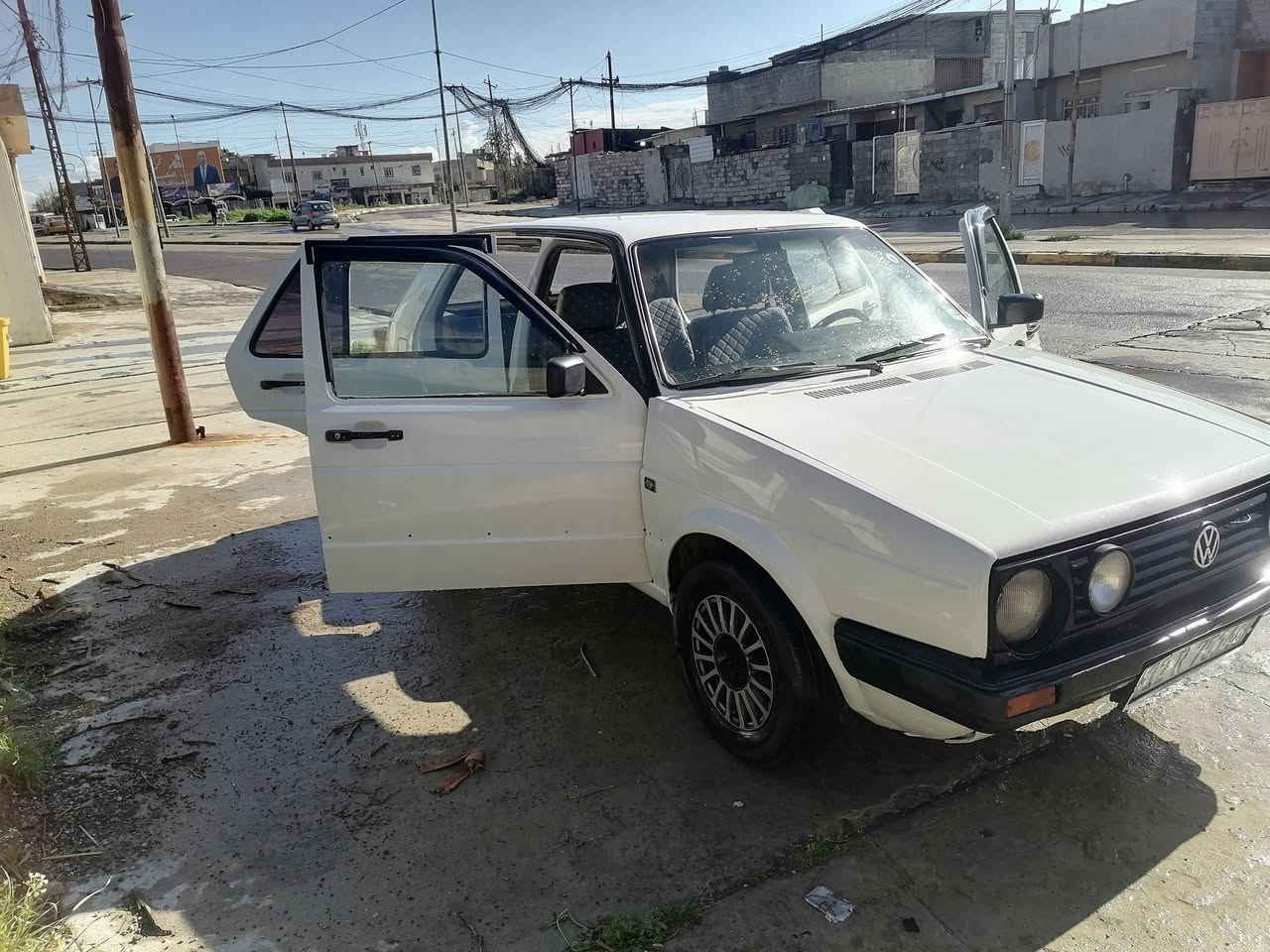 السلام وعليكم
سياره كولف للبيع موديل 87 بسمه اني الشرعي سنوية جديدة رقم انكليزي بيه كابون بنزين مصبغه جمالية فقط احزام دوشمه جديده العنوان الموصل السعر 35 وبيه مجال
***********
