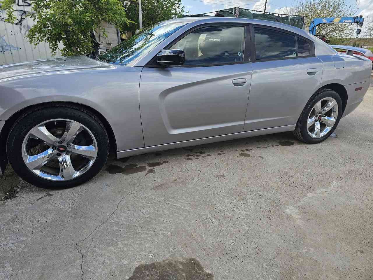 السلام عليكم جارجر 2013 سياره كير محرك شرط ادوات كص متومه ***********
