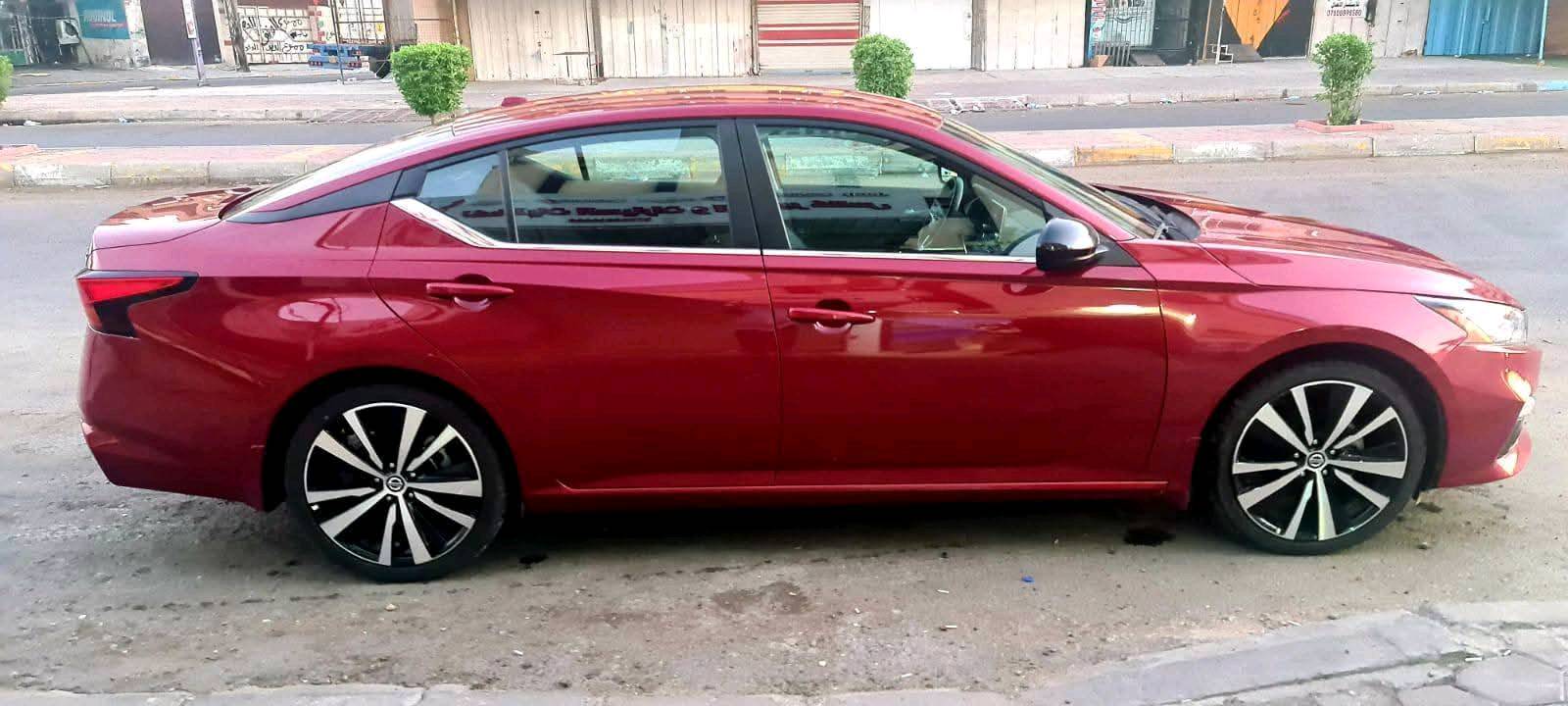 السلام عليكم 
التيما 2021 احمر 
 ضررها :
جاملغات امامية وبند والغد الايسر كامل فتح 
من البنط 
محرك 4سلندر 2500سي سي 
المواصفات :
 بصمه 
تشغيل عن بعد  
 نظام صرف الوقود الاقتصادي
 مانع انزلاق و ABS 
تحدید مسار 
رادار امامي وخلفي وجوانب 
نقطة عمياء
 توقف ذاتي 
شاشة كبيرة
 كاميره
السيارة احلى من الصور بالواقع 
  ويل كب 19
 *ماشيه 104000km مرقمه بغداد سعرها 140000 وبيها مجال تحويل مباشر السياره باسمي 
