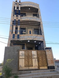 بيت للايجار • خلف المستوصف مكتب بيروت • ٣ طوابق