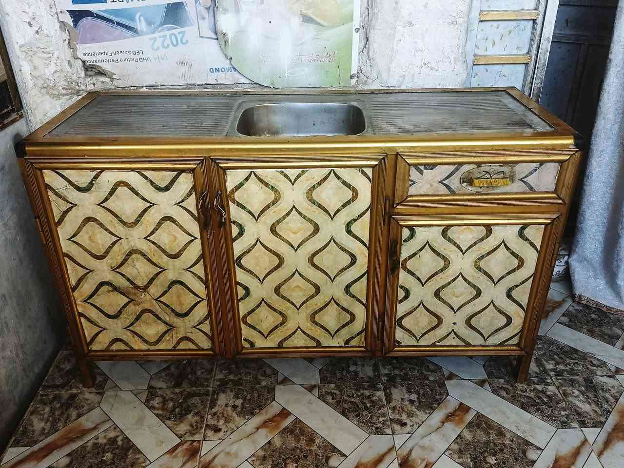 كاونتر للبيع 3 قطع ســعـره منـاسب شراي يراسلني خاص او عل رقم *********** يوجد واتساب مكان ناصريه مركز
