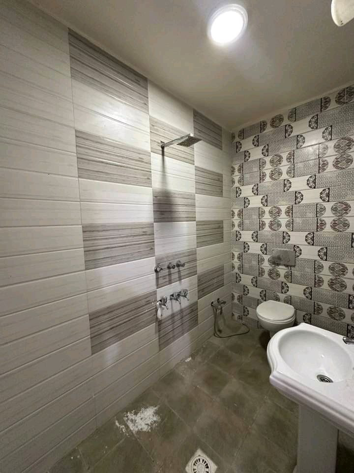 موجود مشتمل طابق ثاني
 شارع خدمي 
 مساحة 100 متر 
لعائله صغيرة فقط
 ..مطبخ واستقبال وحمام
 وغرفة نوم وحمام
يعني سويتات 2
حي الجهاد الديوان قرب اعدادية الاصيل *********** ..ماكو نت ...
( 500  ) ااااايجار
