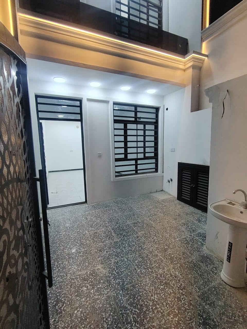 السلام عليكم ورحمه الله وبركاته 

للبيع في ابو دشير بيت جديد المساحه 80متر عرض الشارع 15 متر قرب مدرسة خديجه

غرفتين نوم وصاله ومطبخ وحمام

للستفسار اكثر مكتب قصر بغداد شارع جامع الرحمن 

***********
***********
#للجميع
#المتابعين
@إشارة
