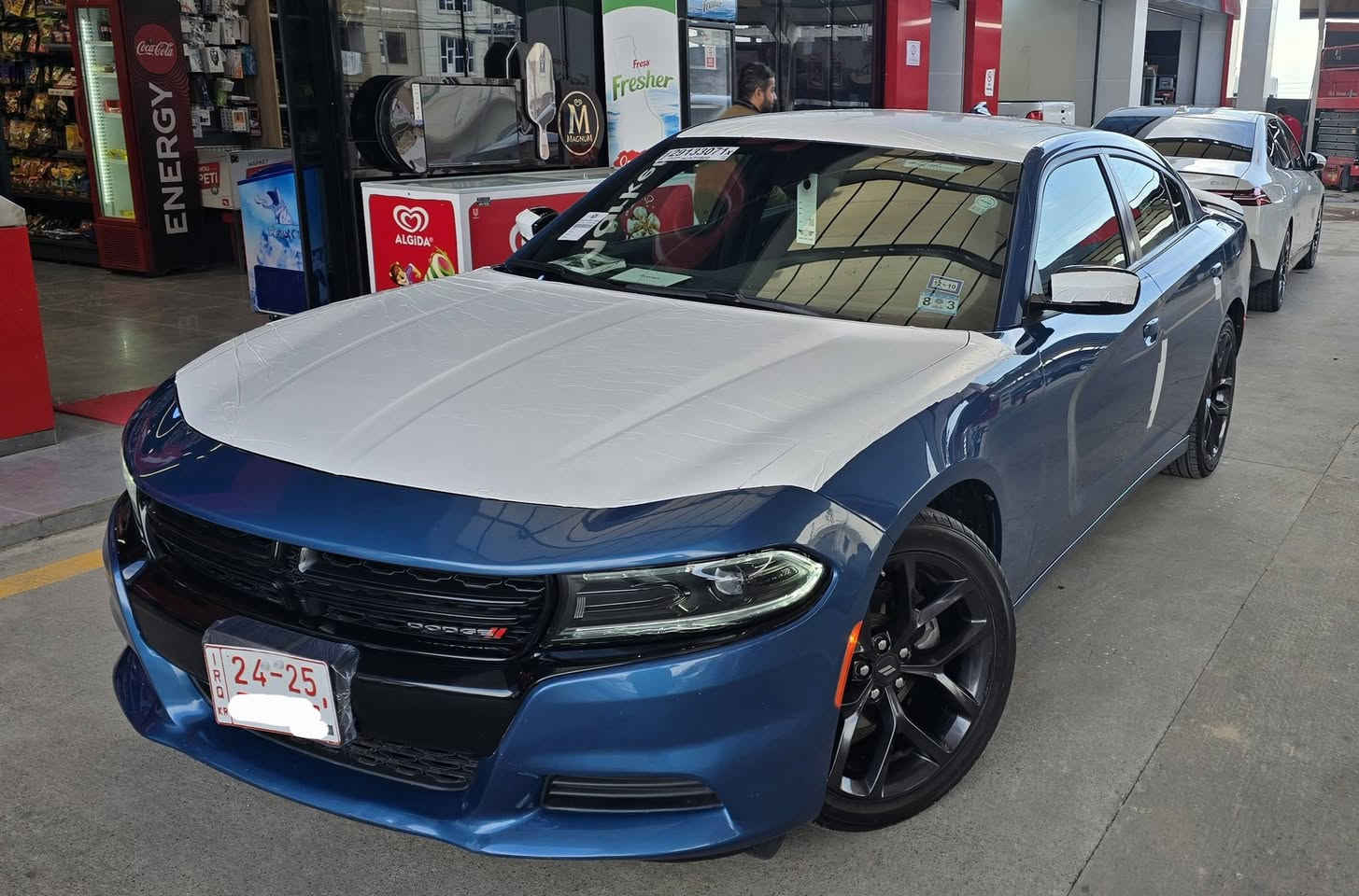 جارجر 2023 بلاك توب ( الإصدار الاخير ) Last Call
6 سلندر تو ويل 
لون بحري💙
بيها فقط كرت بالجاملغ الخلفي...

كاتي بدون رقم تترقم شمالي( اربيل دهوك سليمانية )
جداً نظيفة السيارة وبوضع الشركة 

السعر 225 وبيها مجال 
مكان السيارة دهوك 
***********
***********
اتصال أو واتساب
