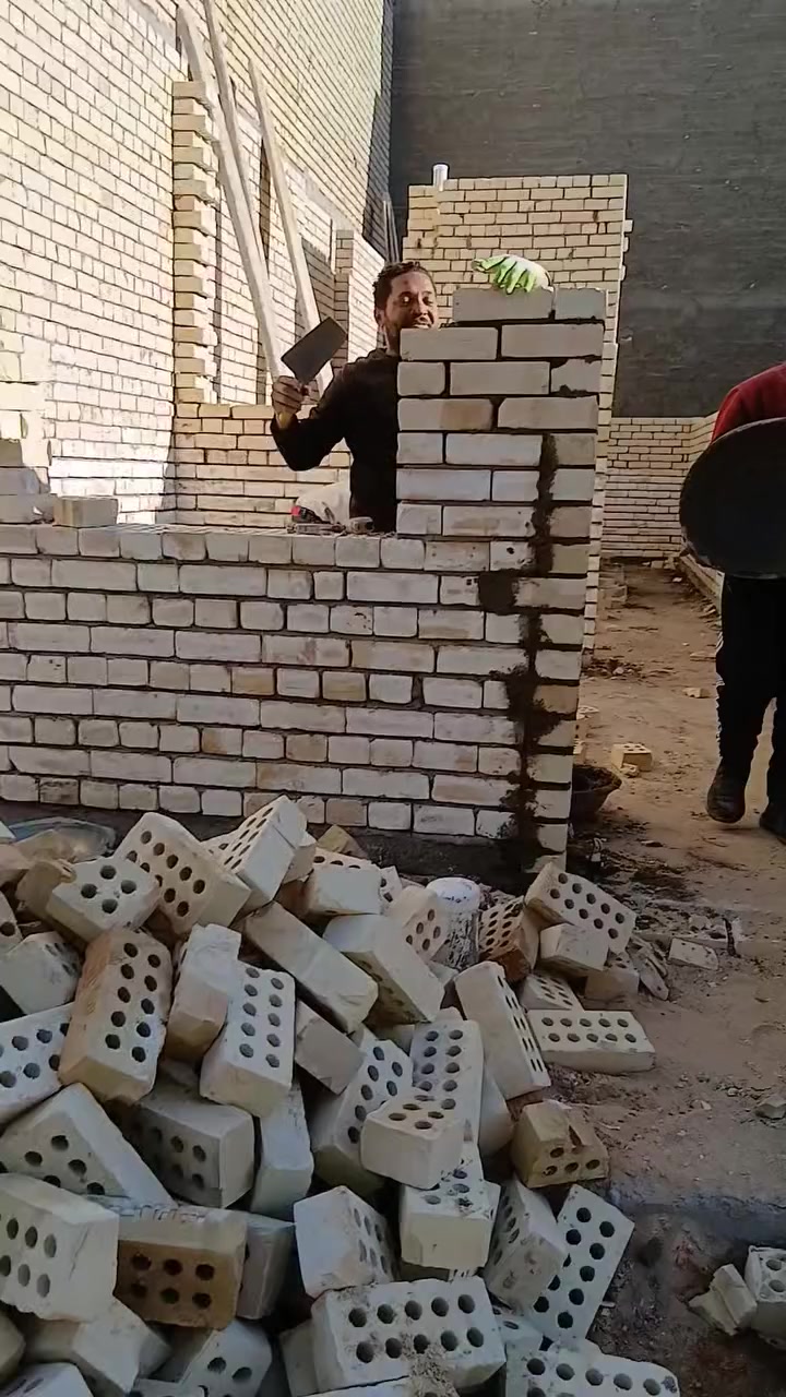 السلام عليكم كادي بناء مصري شغل درجه اولى اسعار مناسبه الجميع ابو مصطفى رقم التلفون***********
