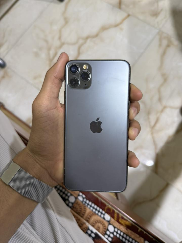 ايفون 11 بروماكس
ذاكره 256 

بطاريه 100 

مستبدل بطاريه +شاشه اصليات 

نضافه كدام عينك

سعره 225 قفل 

للاستفسار 

***********
