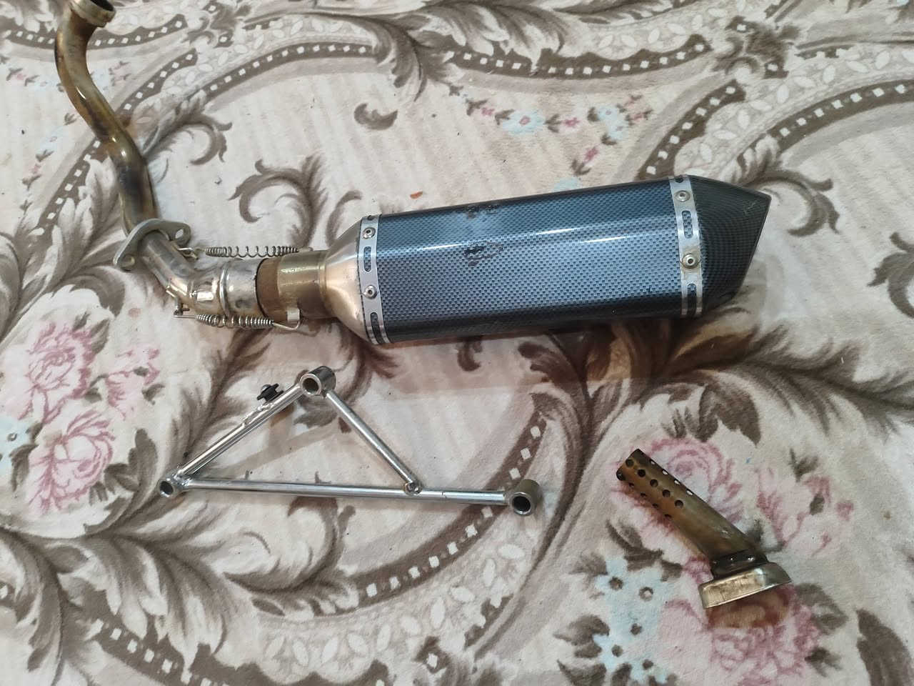 السلام عليكم صالنصه توبو كاربون فايبر مستخدم قليل 
مڪاني العماره السعر 30 وبيهه مجال قليل للاستفسار ***********
