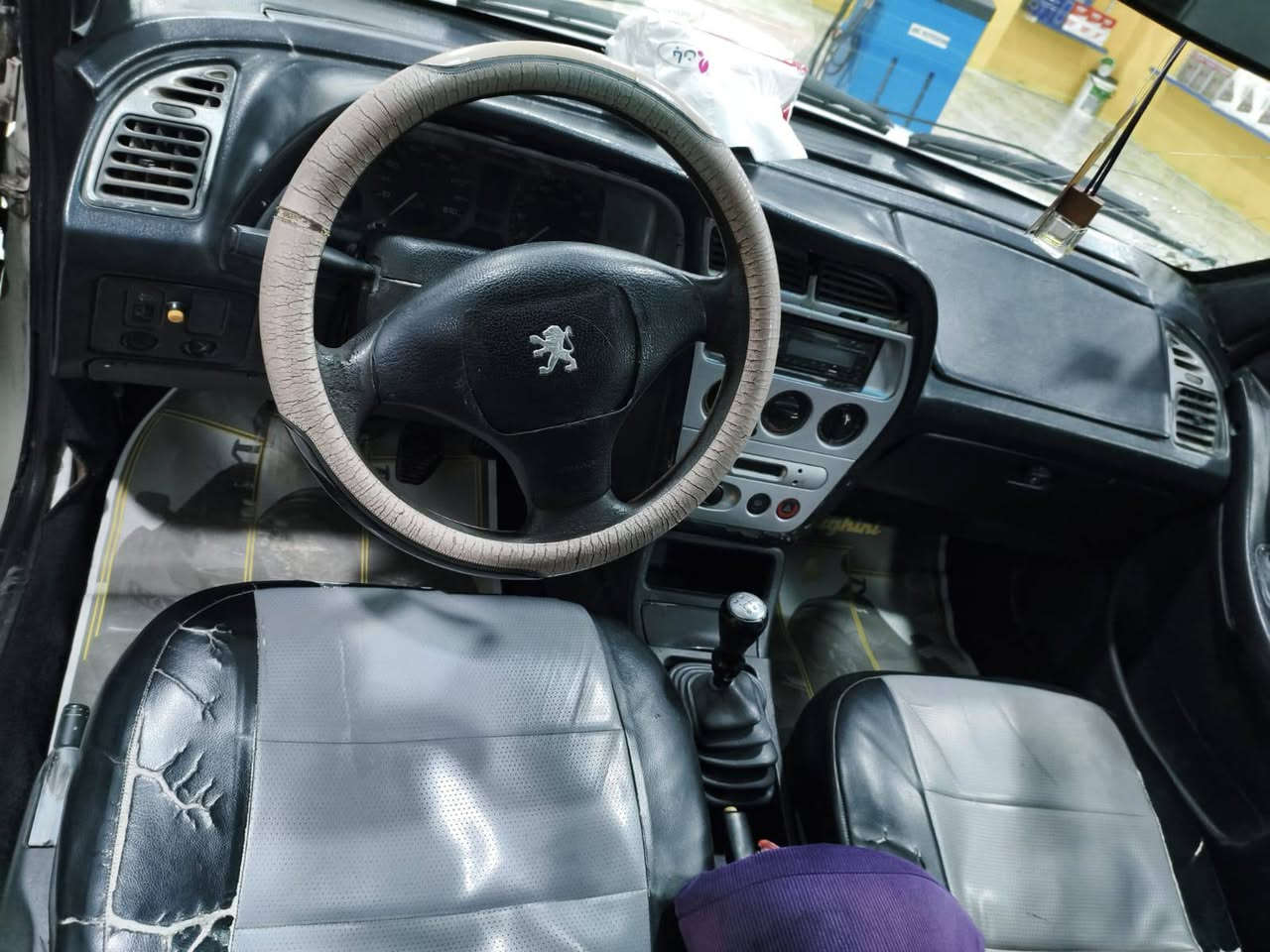 بيجو ٣٠٦ للبيع او مراوس السياره بسمي بيها صبغ جاملغات امامي وبونيد السعر ٣٤ ***********
