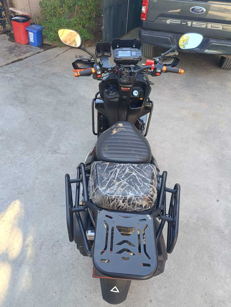 دراجة أباتشي موديل 2024
ماشية 2000كم
دراجة تجي بي 
درع أمامي ودروع صفاحية ودرع خلفي
سرعتها 120 محرك 150 ملف نحاس نقي
دبلات خلفيه غاز دبل أمامي هايدروليك دهن
بالنسبة للبركات نظام ABS مانع الانزلاق
دشبول الاكتروني عداد الاكتروني
شاحنة للموبايل + بلوتوث
بلوتوث مالته مابي اي نويز
بلوتوث واضح وعالي صوته
سكن ليد ولايت زنون .... مكان كركوك
*********** وتساب
***********
***********
