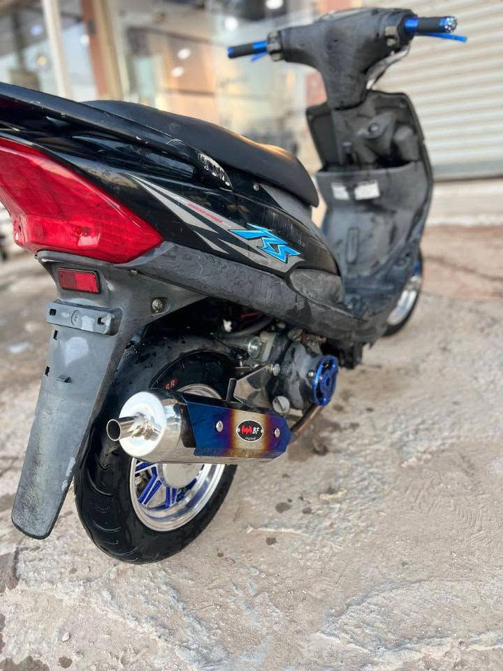 دراجه ماكس عدله للبيع 
دراجه بلاديه ما مفتوحه كفرات بلادي بيها تزويد خارجي فقط
شلعه ومعدل وكهربائيات كلها شغاله 
مكاني بابل حله شارع 100 السعر خاص أو اتصل
***********

