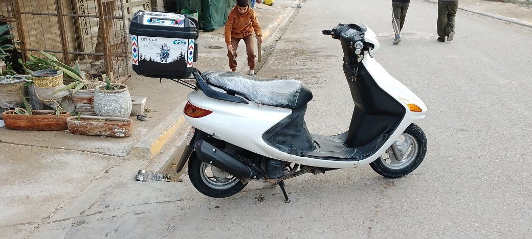 السلام عليكم دراجه فراشه فورتي للبيع مكينه فول نعومه شلعه معدل كابريته بلاااااد كهربائيات كله شغاله نكره سلف وهندر صلنصه FM تأيرات جدد أضافة جنطه وكاسحه  السعر 550 وبيه مجال المكان بعقوبة بهرز للاتصال على الرقم ***********
