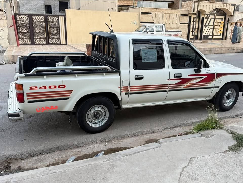 بيكم تيوتا موديل 1990محدثه 97سياره جاهزه من كل النواحي .طخم جديد.باتري جديد طخم تايه جديد 
رقم دولي جديد سنويه جديده
اني صاحبها الشرعي .مكينه شرط لاصرف ولانفخ معمره جديد .تبريد حار بارد.ستيرن بور
مبدل بيها ثلاثه قطع الي مأشره بالون الازوق (بوند +جاملغين)
الي بل لون الاحمر بيها معجون كما موضح فالصور 
مصبوغه عام جماليه بدون دواخل ."سعره 65  
للتواصل ***********📞
