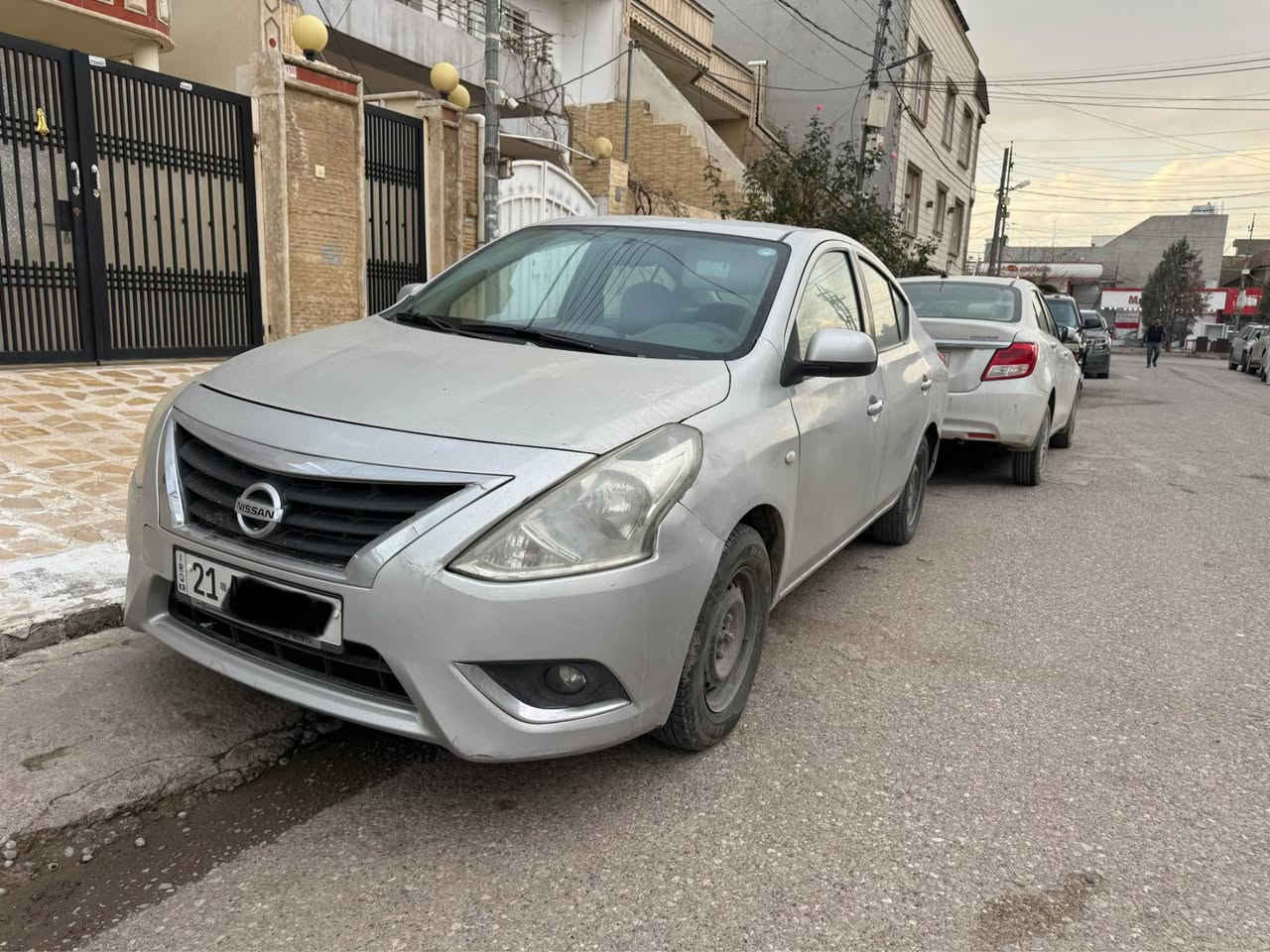 نیسان سنی هیندی ٢٠١٦
حیزام سبوغ دەعمی قورسی نیە 
١٦٦ كلم رۆیشتیە سەیارەكە ماندی نەكرایە
هەموو شتێك بەشەرت چركەی تێدانیە 
سەنەوی نوێیە بەناوكردن بەشەرت
شاشە و كامیرا و سوكان ڤۆلیۆم یەدە نیكل
داوای ٨٢ معامەلەیەكی كەمی تێدایە 
*********** أربيل, العراق
