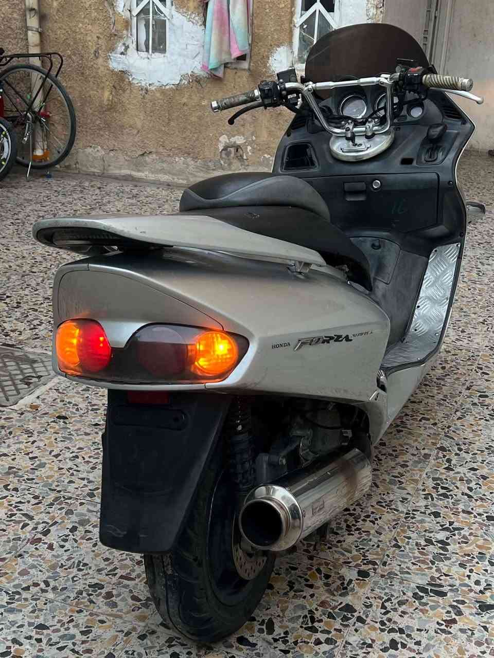 فورزا سويج صفر سته البيع السعر ٦٥٠ الف مكان بغداد مدينه الصدر
***********

