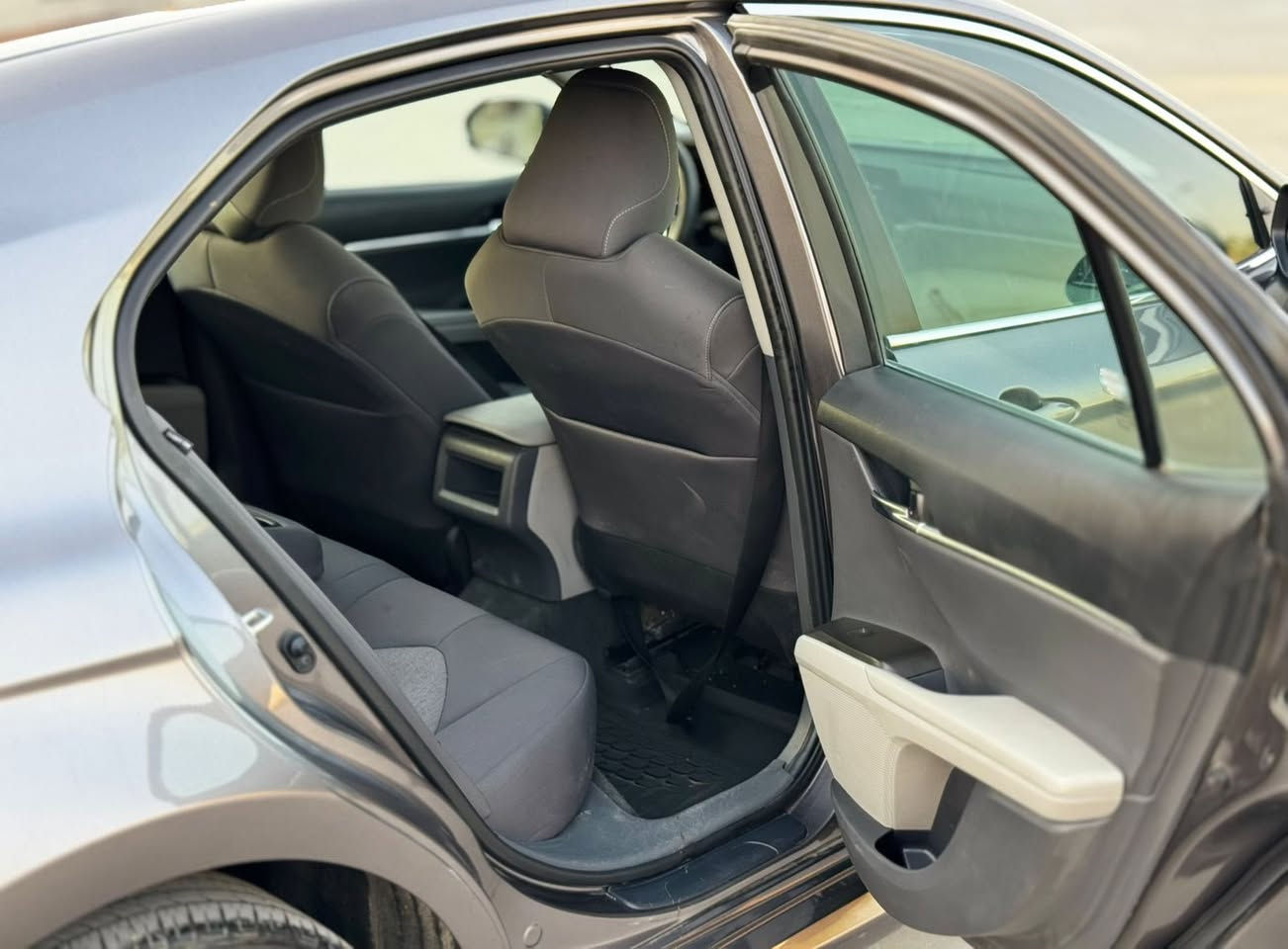 السلام عليكم ورحمة الله 
#المركبة          : تويوتا كامري فئة LE موديل 2022 
#الضرر            : بنيد فقط 
#الايرباكات      :  ايرباك الدركة فقط 
#التصليح         :  تبديل بنيد فقط جاملغ بارد 
.
المواصفات :
✅ تويوتا كامري LE 2022 محرك بانزين رقم فحص مؤقت 
✅ محرك 4 سلندر 2500 
✅ لايت زينون عالي وواطئ 
✅ ويل كب حجم 17  مع طقم تاير بحالة جيدة جدا 

✅ تحكم كهربائي متكامل لمقعد السائق
✅ شاشة دشبول لمجموعة من الايعازات 
✅ كير عادي اوتماتك مع خاصية السبورت 
✅ عداد المسافة الحالي 8 الف  حقيقي 
✅ كاميرا خلفية دوارة مع ستيرن السيارة 
✅ #الاستفسار عالخاص او الرقم ***********
