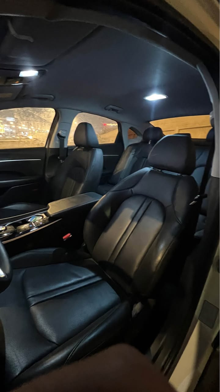 السلام عليكم 
للبيع سوناتا موديل 2023  اصل وارد كوري غاز مكينه 2500 كفاله عامه زلغ ضربه صبغ تبديل بارد سياره حيل جديد نص فول كشن جلد رادار شاشه كبيره ماشيه 70 كيلومتر فقط رقم بصره دولي بسمي تحويل ثاني يوم السعر ب210 وبيه مجال للشراي للأستفسار *********** البصرة, العراق
