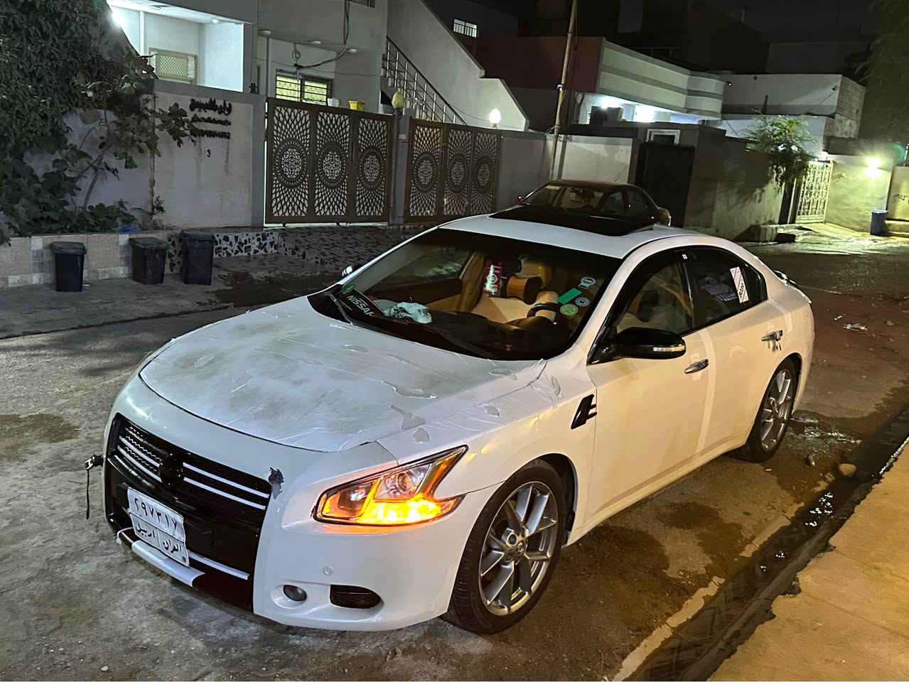 نيسان ماكسيما خليجي فول مواصفات 
موديل 2010
بصمه 
سقف سلايد 
تحديد سرعه 
كير اوتو سبورت عادي
كشن هيتر 
كشن كهربائي 
برده خلفي 
وبقيه المواصفات معروفه للمكسيما 
تبريد تدفئه شرط 
كير محرك شرط مامفتوح 
كهربائيات بشرط 
رقم وسنويه منتهي 
 بيها قطعه وحده باب سكن بخ 
بدون دواخل بدون ايرباك 
سعر 100 وبي مجال 
رقم  *********** كركوك, العراق
