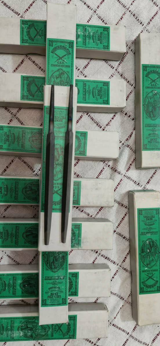 عندي كميه جمله اومفرد اصلي أمريكي مبردمثلث صغير ٦انج موجود اقل طلب ١٠درازن وفوك اسعار مناسبه  تخفيضات سعر الدرزن 5الف الدرزن يحتوي على 12 قطعه *********** بي وتساب يوجد توصيل كافت المحافظات
