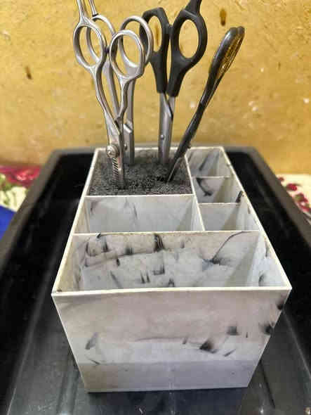 السلام عليكم غراض حلاقة مستعملة قليل اريد ابيعها ويوجد غراض غير الي فلصور الاجهزه نظيفة  وقليل الاستعمال  مكاني بغداد البياع للاستفسار الاتصال على الرقم:***********
