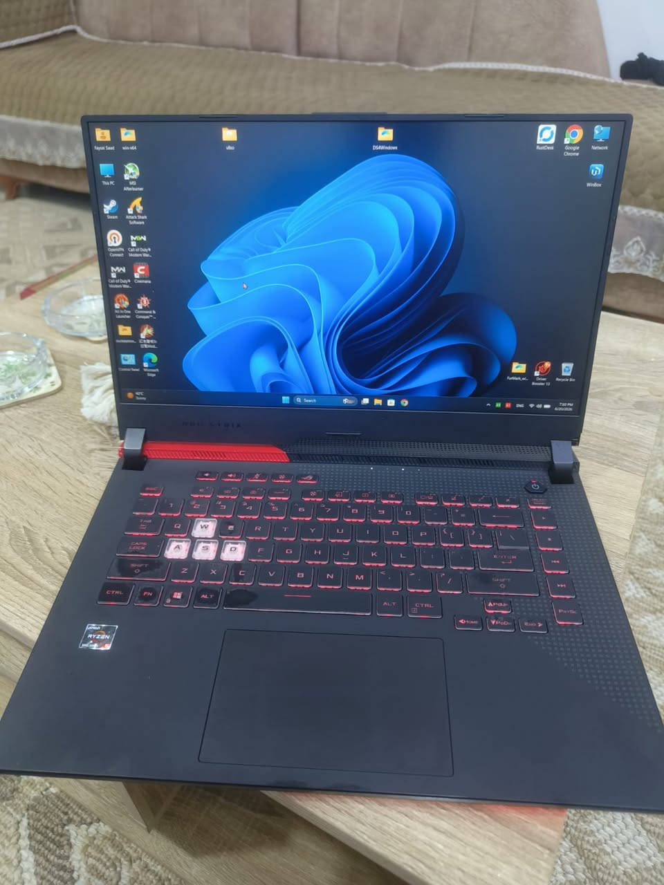 السلام عليكم لابتوب
Asus rog g15 

Processor (CPU): AMD Ryzen 5 5600H (6 cores, 12 threads)
Graphics (GPU): Nvidia GeForce RTX 3050 or 3050 Laptop GPU
Display: 15.6-inch Full HD (1920x1080)
Memory (RAM): 8GB to 16GB DDR4-3200 (upgradeable up to 32GB)
Storage: 512GB M.2 NVMe 
النجف حي ***********
السعر 850 ملاحظة جوه ال800 مابيع يعني من الاخير حتى مادوخك
