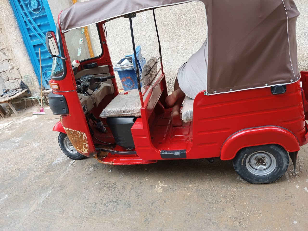 السلام عليكم تكتك للبيع كربلاء الحر السعر اربعه موديل 18 اوراق حسين. ***********    شراي يتصل على الرقم.  كل شيء شغال
