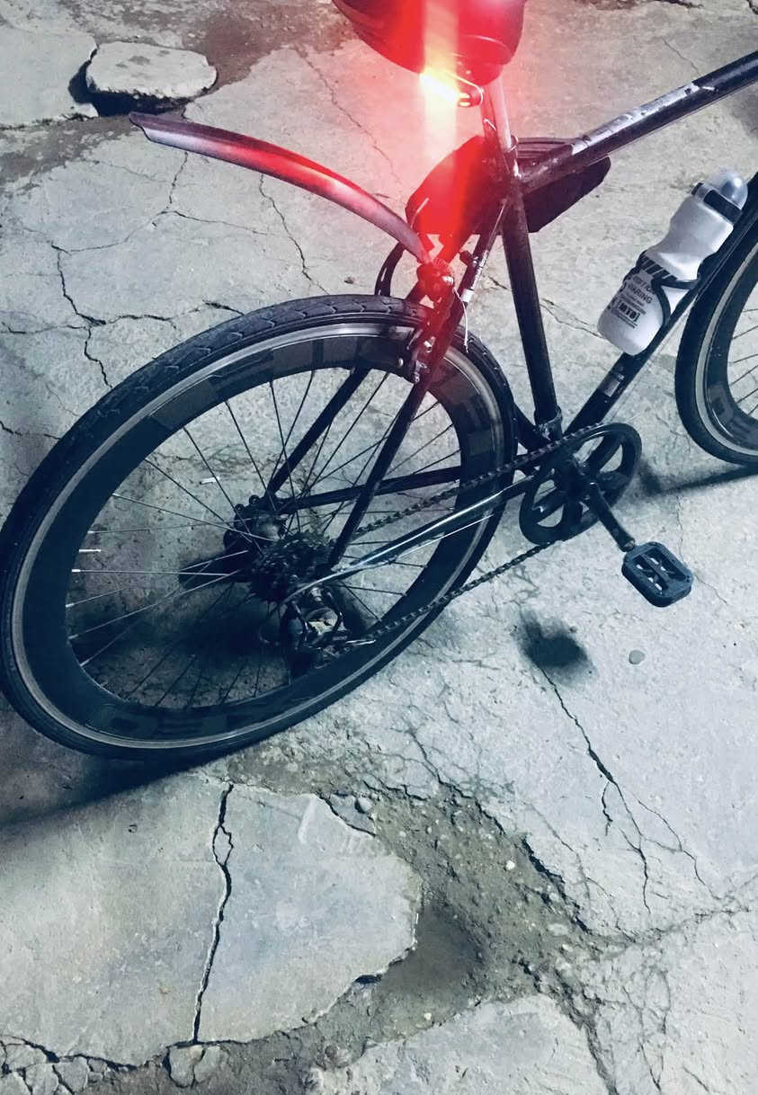 السلام عليكم 
بايسكل ياباني C700 حجم 27 
البايسكل رياضي مال مسافات طويله سريع وخفيف 
عقرب خلفي شيمانو سبع نمر 
ملحقات ( جنطه صغيره / مطاره / لايت تنبيهات ابو تقسيم )
البايسكل نظيف اخ الجديد وكله شغال 

اخذته قبل تلث اشهر ب ٢٢٥ اريده ب ١٤٥
بغداد الكاظميه ماعندي توصيل


**إذا كنت صاحب هذا الإعلان وتريد حذفه لأي سبب، رجاءا أرسل رسالة إلى الدعم الفني**
