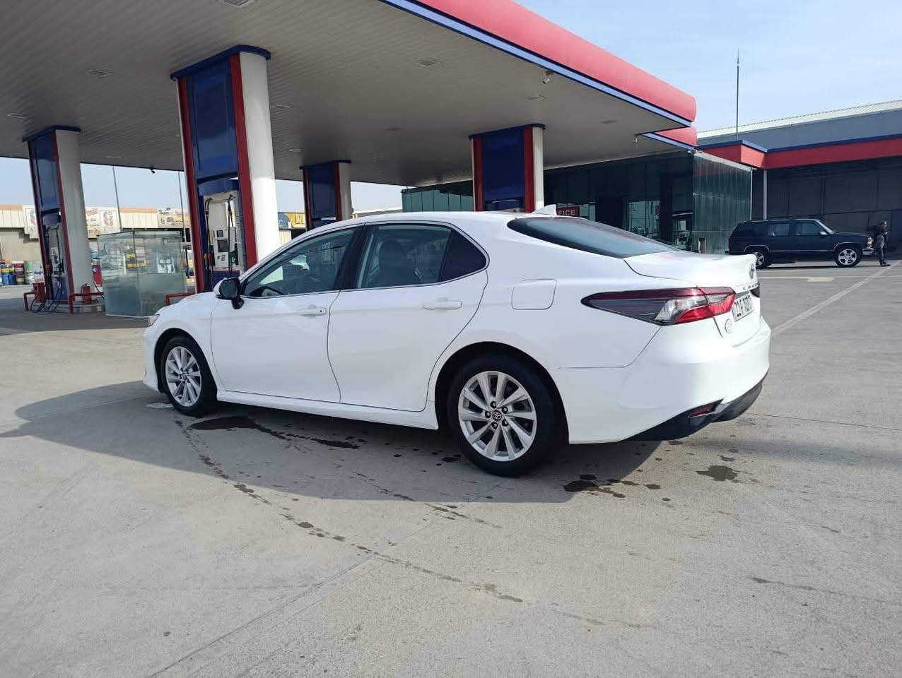 السلام عليكم
تويوتا كامري موديل 2023 مواصفات 
LE,,محسن 
مواصفات السياره 
بصمه ابواب بصمه تشغيل 
ويلكم كروم 
نظام ايكو نظام سبورت نظام نورمال 
تحديد مسار الشارع 
رادار امامي 
توقف ذاتي طوارئ 
تحكمات ستيرن 
كروز وتثبيت سرعه الشارع 
تحديد مسار الشارع 
كشن مخملي 
كشن كهرباء السائق 
شاشه اعطال السياره 
شاشه جي بي اس ملاحه 
كاميرا دواره خلفيه 
لايت ال اي دي زينون 
كشافات امامي ضباب 
اريد تكييف الهواء مركزي 
وبعد بيها مواصفات السياره 

ملاحظه 👉🏻👉🏻👉🏻👉🏻👉🏻👉🏻 
صور الحادث منزل بالاعلان قبغ صندوق تبديل شركه 
بدون دواخل بدون ايرباك 
في الاستفسار اتصال هاتفي مباشر 
***********
***********
خابر وتؤمر📱
