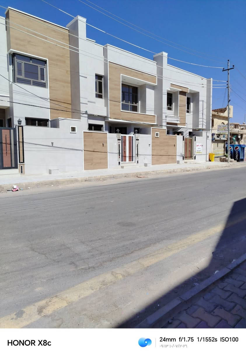 يالله بيتين طبك بحي اور الاولى قرب دور نزاهه أو المدرسه الكويتيه على شارع رئيسي كل بيت مساحته 110 متر طابقين بناء حديث درجه اولى يتكون كل بيت من أربع غرف نوم صالتين ومطبخ واستقبال أو صحيان لاستفسار أو واتساب ***********
