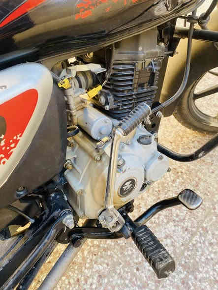 سلام عليكم دراجه للبيع موديل 22 داخلة ب 23 دراجه خير من الله المكينة اصبانه ممدودة عليهه رقم وسنويه السعر 2-200 وبيهه مجال للطيبين المكان بغداد الكماليه
رقم الهاتف ***********
