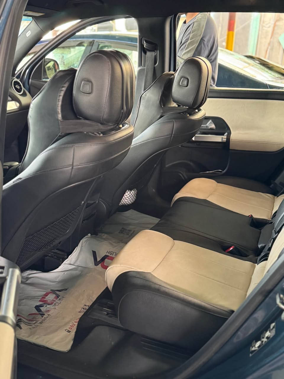 مرسيدس GLB 250 4MATIC 2021  🔥😎

مارسيدس موديل 2021 4matic GLB250 ماشيه 65 الف
مكينه 2.0L توربو رقم أربيل تحويل مباشر للمشتري 
للبيع او المراوس  

المواصفات 🔰

إضاءة أمامية LED + نظام تعديل أوتوماتيكي للضوء + مرايات جانبية كهربائية تدفئة
حساسات أمامي خلفي + نظام دفع 4 ويل + كير 8 نمر 
كير دبل كلج ( اقتصادية وسريعة⚡️) + 7 راكب 

دواخل جلد + ميموري سيت + ليد محيطي متغير الالوان
نظام MBUX الحديث بشاشتين 10.25 إنج
سستم صوت Burmeister + أوامر صوتية + تبريد منفصل
وبقية الامور المعروفه بهذا الوحش الالماني …

صور الحادث مرفقه
3 قطعه صبغ 
وجنطه كلير من امريكا  
وسونار موجود
•  ايرباك دركه وشبول  

📍 مكان السياره / كربلاء - المقدسه
***********
*********** كربلاء, العراق
