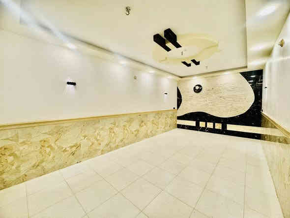 بيت ٢٠٠ متر ايجار مجمع بيتي ٢
مقابيل الصلطان طابق ونص
يتكون من ستقبال بطبخ صالة
فوك وجوه غرفه عدد ٣ صحيات عدد ٣ منور إيجاره ٣٥٠ الاستفسار
***********
