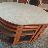 ميز طعام • للبيع