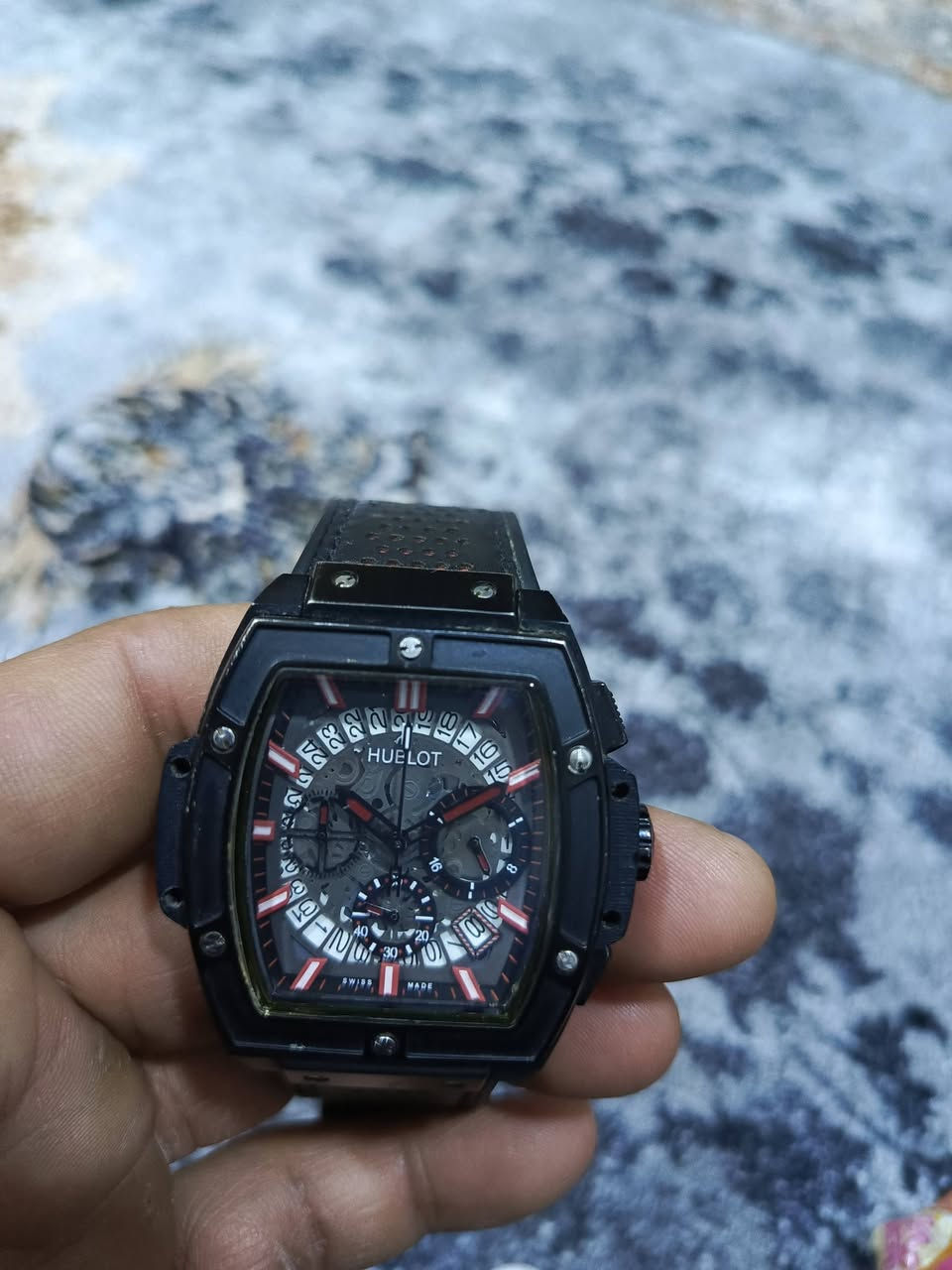 السلام عليكم ساعه هابلوت مثل ما واضح بالصور قيم باليرضي الله الغزاليه ***********بي وات ساب
